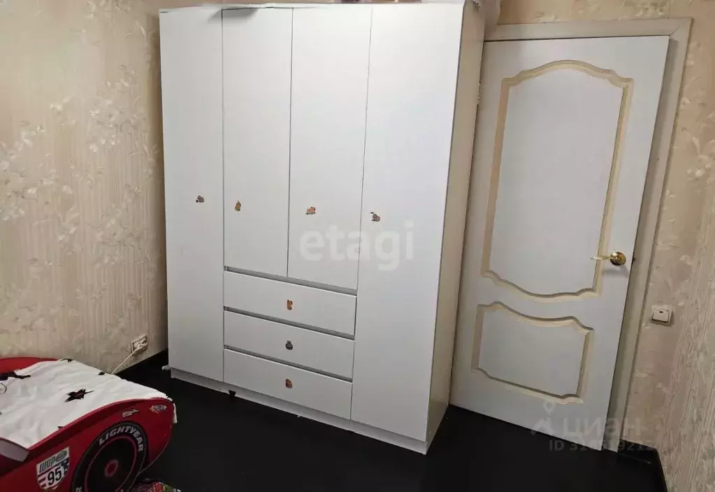 3-к кв. Курская область, Курск просп. Хрущева, 4 (83.0 м) - Фото 0