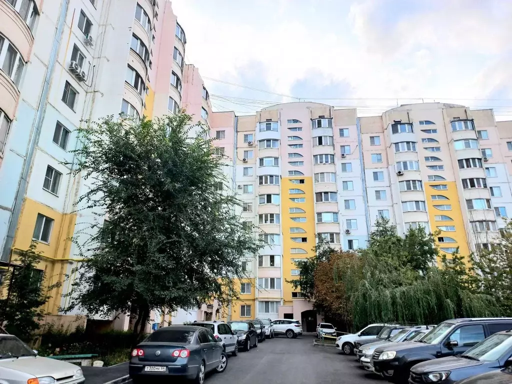 2-к кв. Саратовская область, Саратов ул. Имени Ф.А. Блинова, 19 (57.7 ... - Фото 0