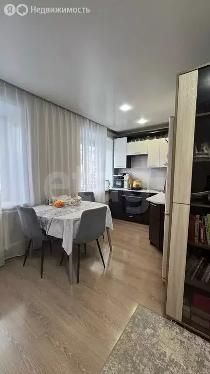 3-комнатная квартира: Горно-Алтайск, Коммунистический проспект, 178 ... - Фото 1