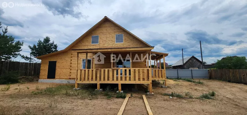 Дом в Нижний Саянтуй, улица Чиркова (218 м) - Фото 1
