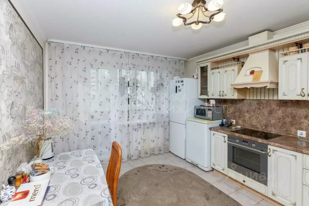 3-к кв. Тюменская область, Тюмень 6-й мкр, ул. Валерии Гнаровской, 8 ... - Фото 1