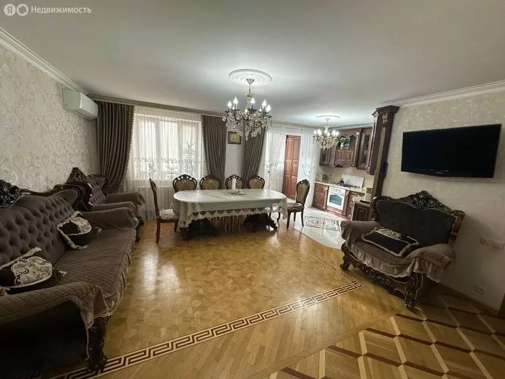 3-комнатная квартира: Махачкала, улица Джамбулатова, 62Б (75 м) - Фото 1