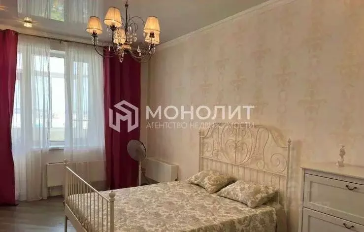 2-к кв. Белгородская область, Старый Оскол Степной мкр, 13 (90.0 м) - Фото 0