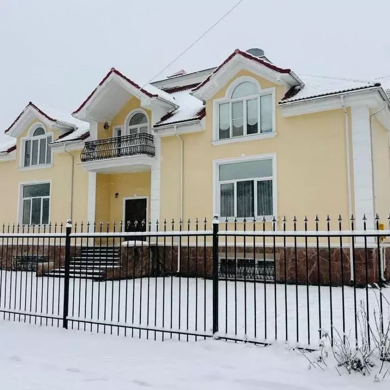 Дом в Санкт-Петербург, Санкт-Петербург, Петергоф ул. Веденеева, 18 ... - Фото 1