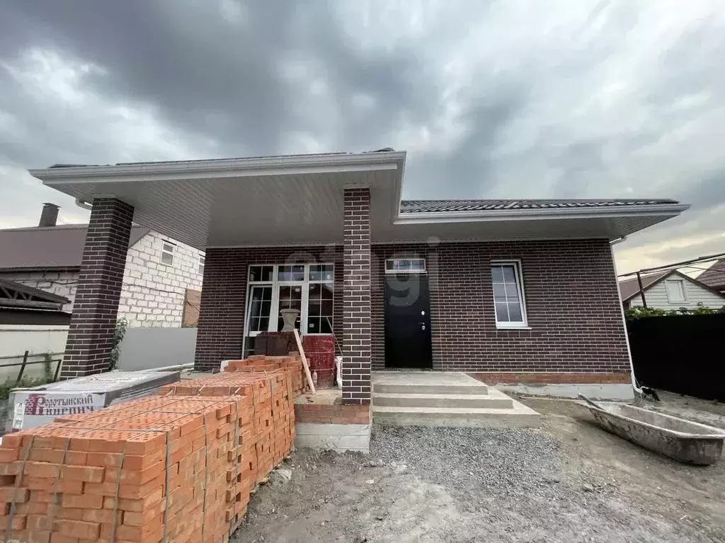 Дом в Ростовская область, Батайск Артемовская ул. (130 м) - Фото 1