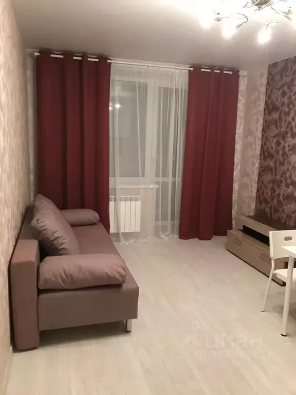 2-к кв. Алтайский край, Барнаул ул. Антона Петрова, 221Г (40.0 м) - Фото 0