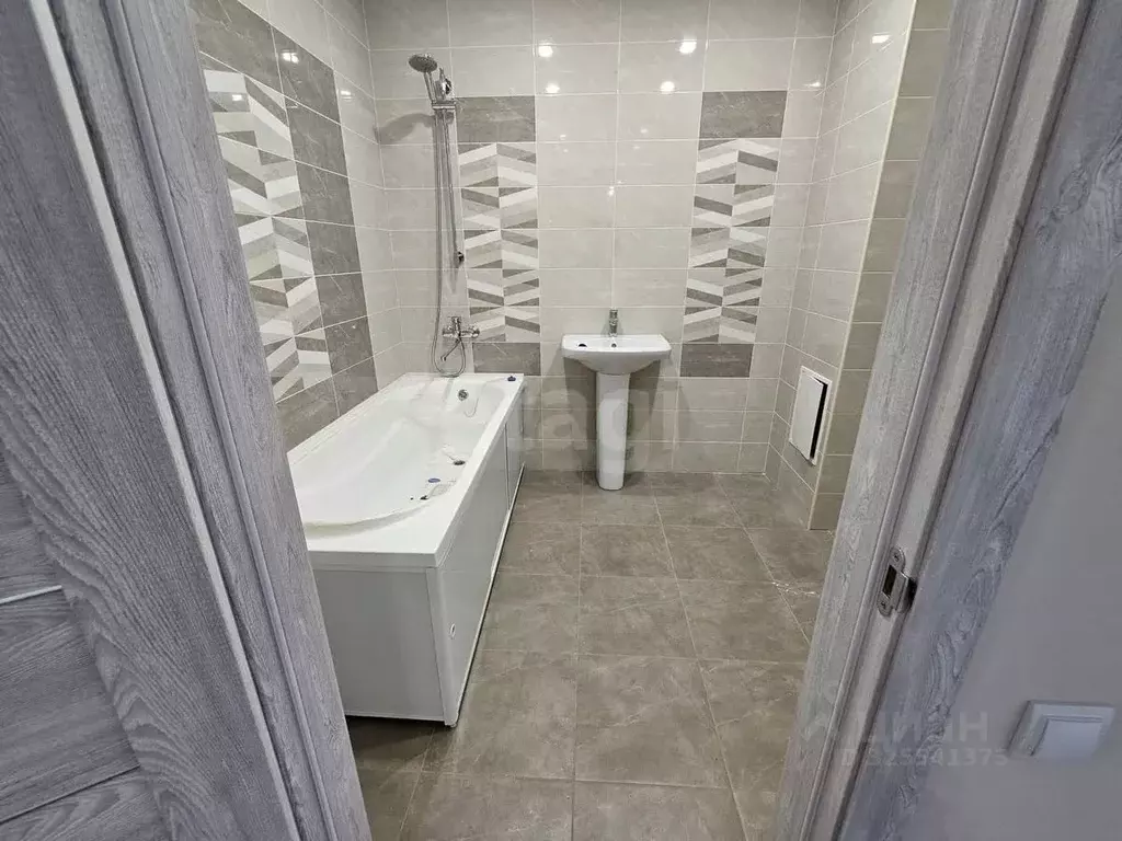 2-к кв. Тюменская область, Тюмень ул. Бирюзова, 6Б (101.3 м) - Фото 2