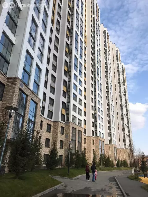 3-комнатная квартира: Новосибирск, улица Кошурникова, 23 (73 м) - Фото 1