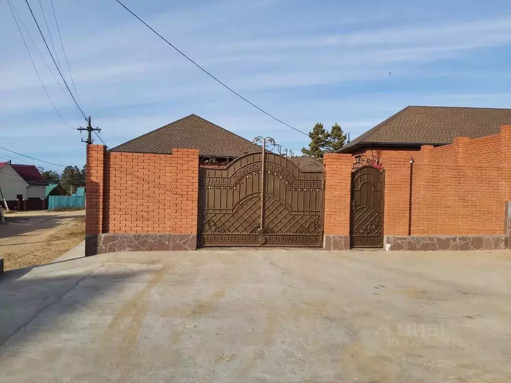 Коттедж в Бурятия, Улан-Удэ 120-й мкр,  (230 м) - Фото 1