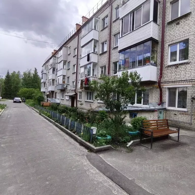2-к кв. Брянская область, Навля рп пер. Дмитрия Емлютина, 3 (42.0 м) - Фото 0