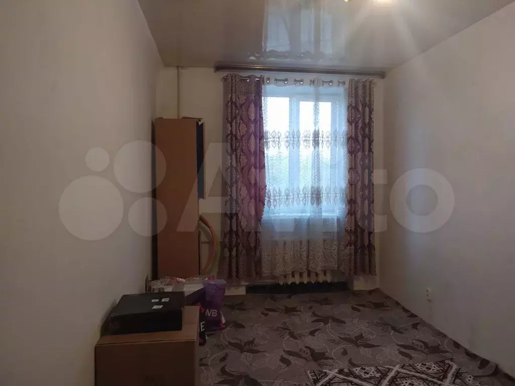 Комната 13 м в 3-к., 3/3 эт. - Фото 0