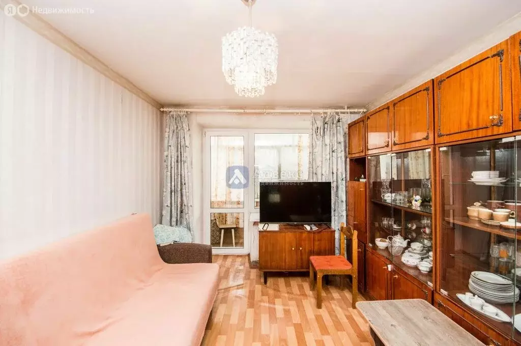 3-комнатная квартира: Тюмень, улица Коммунаров, 7 (51 м) - Фото 1