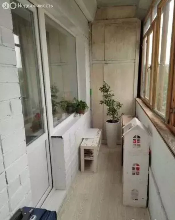 Квартира-студия: Ярославль, улица Ньютона, 63к5 (61 м) - Фото 2