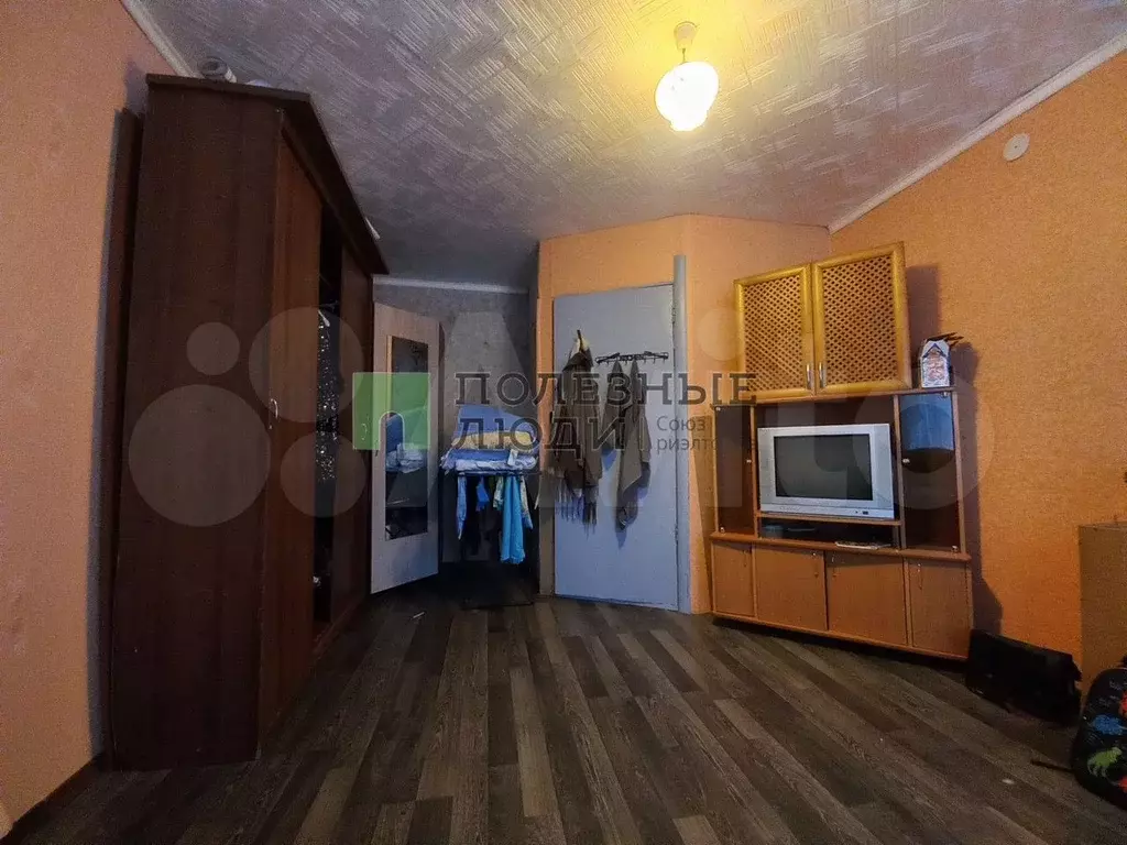 Комната 27,2 м в 4-к., 6/9 эт. - Фото 1