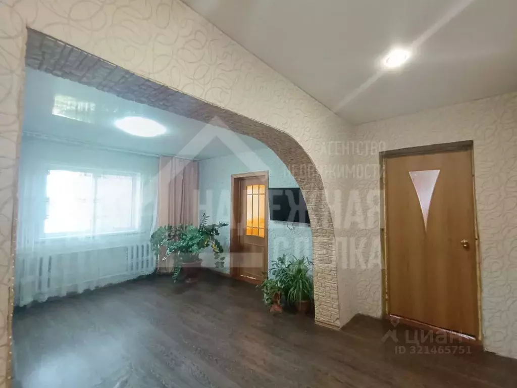 Дом в Алтайский край, Рубцовский район, Безрукавский сельсовет, с. ... - Фото 2