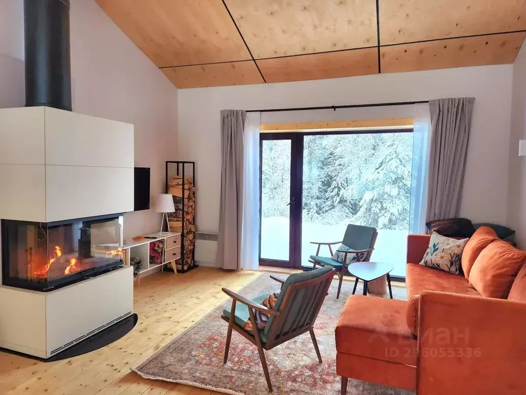 Дом в Карелия, Лахденпохский муниципальный округ, пос. Хийтола ул. ... - Фото 1