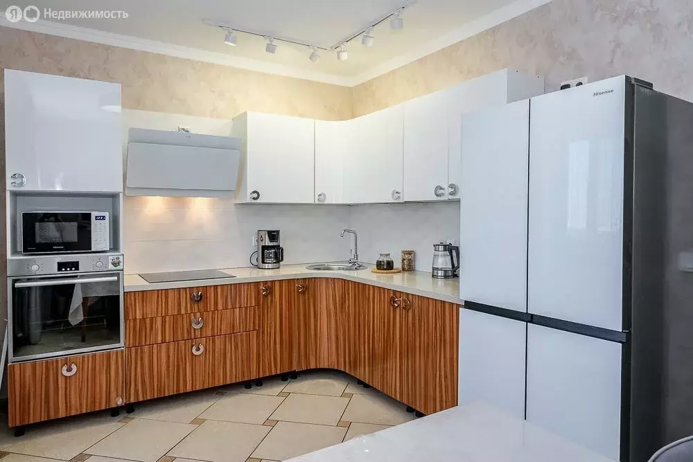 3-комнатная квартира: Омск, Куломзинская улица, 64к1 (76.6 м) - Фото 1