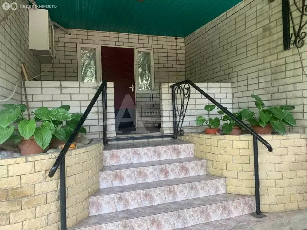 Дом в село Краснокумское, улица Нахимова (160 м) - Фото 1