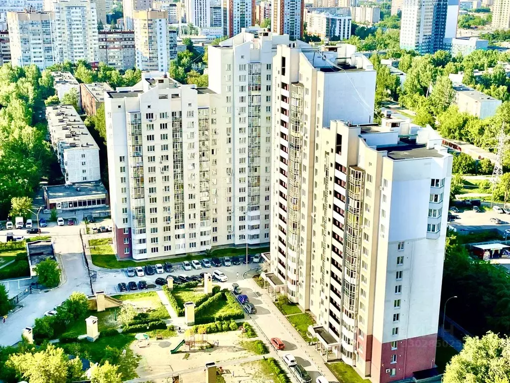 3-к кв. Свердловская область, Екатеринбург ул. 8 Марта, 181к5 (90.0 м) - Фото 1