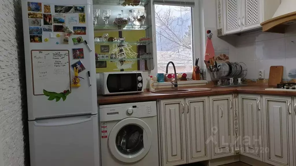 Дом в Крым, Ялта муниципальный округ, Гурзуф пгт ул. Коммунальная, 7 ... - Фото 0