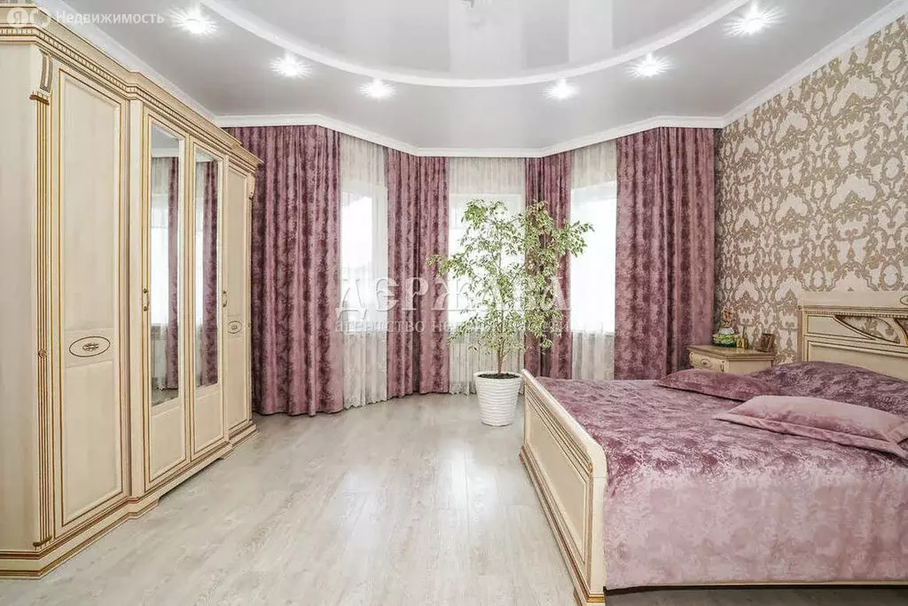 Дом в Старый Оскол, улица Малые Сосенки (170 м) - Фото 0