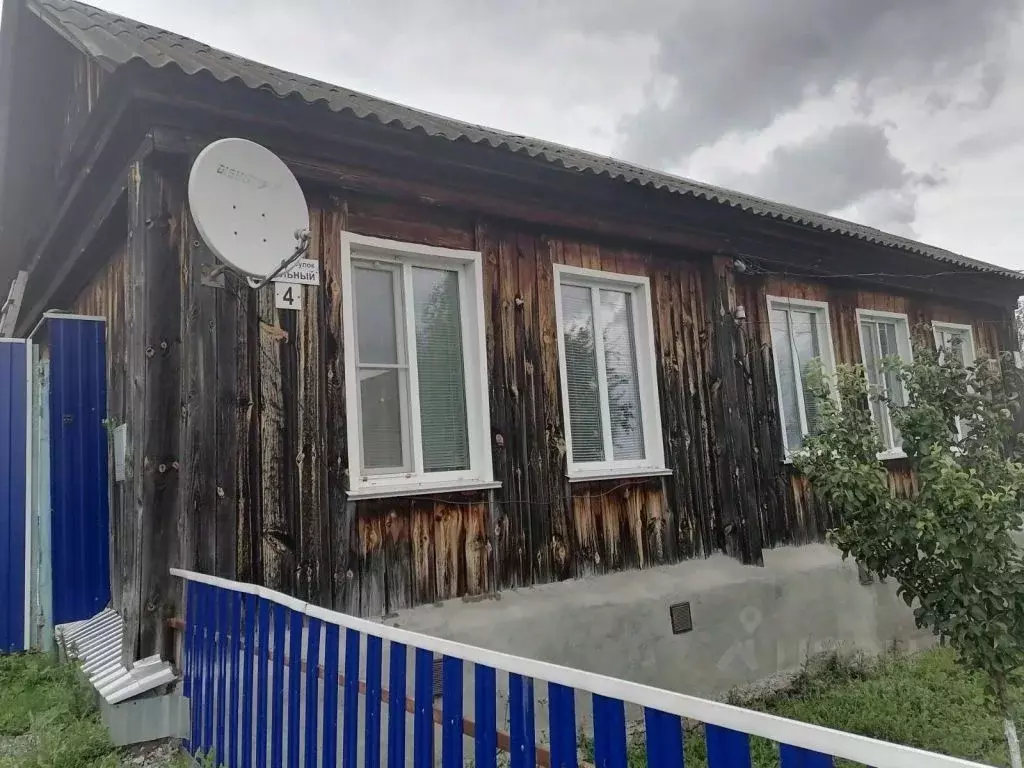 Дом в Пензенская область, Лунино рп пер. Школьный, 4 (75 м) - Фото 0
