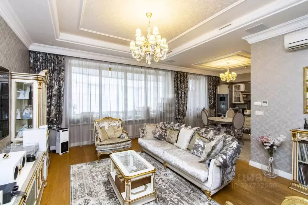 4-к кв. Тюменская область, Тюмень ул. Кирова, 35 (200.7 м) - Фото 1