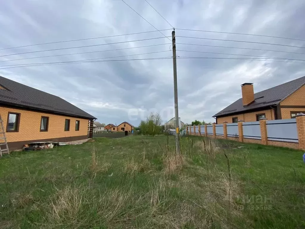 Участок в Белгородская область, Валуйки Петровская ул. (9.9 сот.) - Фото 0