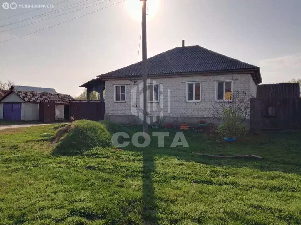 Дом в село Коршево, улица Калинина, 61 (100 м) - Фото 1