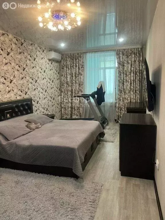 3-комнатная квартира: Феодосия, улица Дружбы, 42Е (100 м) - Фото 1