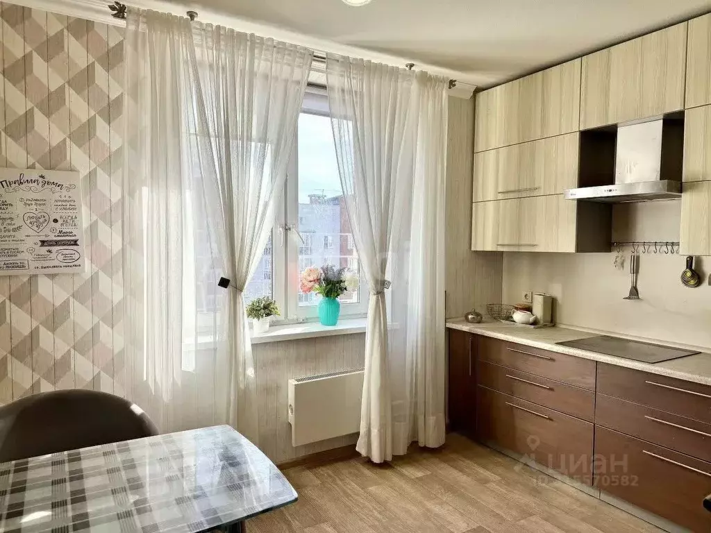 3-к кв. Свердловская область, Екатеринбург ул. Парниковая, 12 (79.7 м) - Фото 0