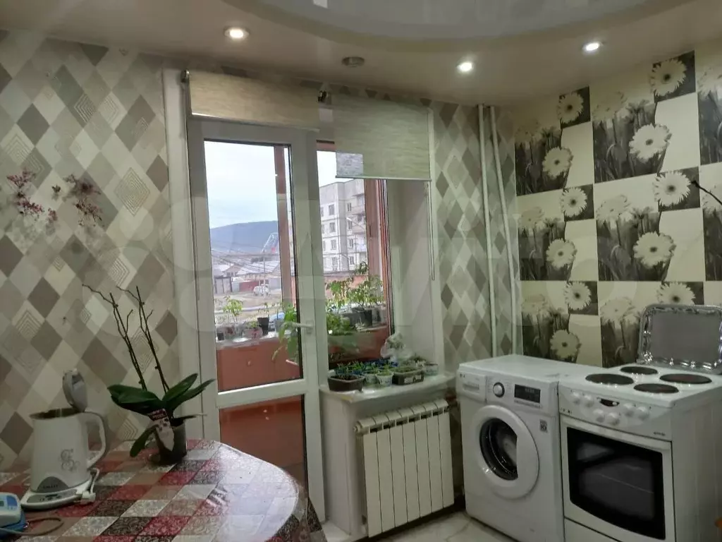 3-к. квартира, 65 м, 1/1 эт. - Фото 0
