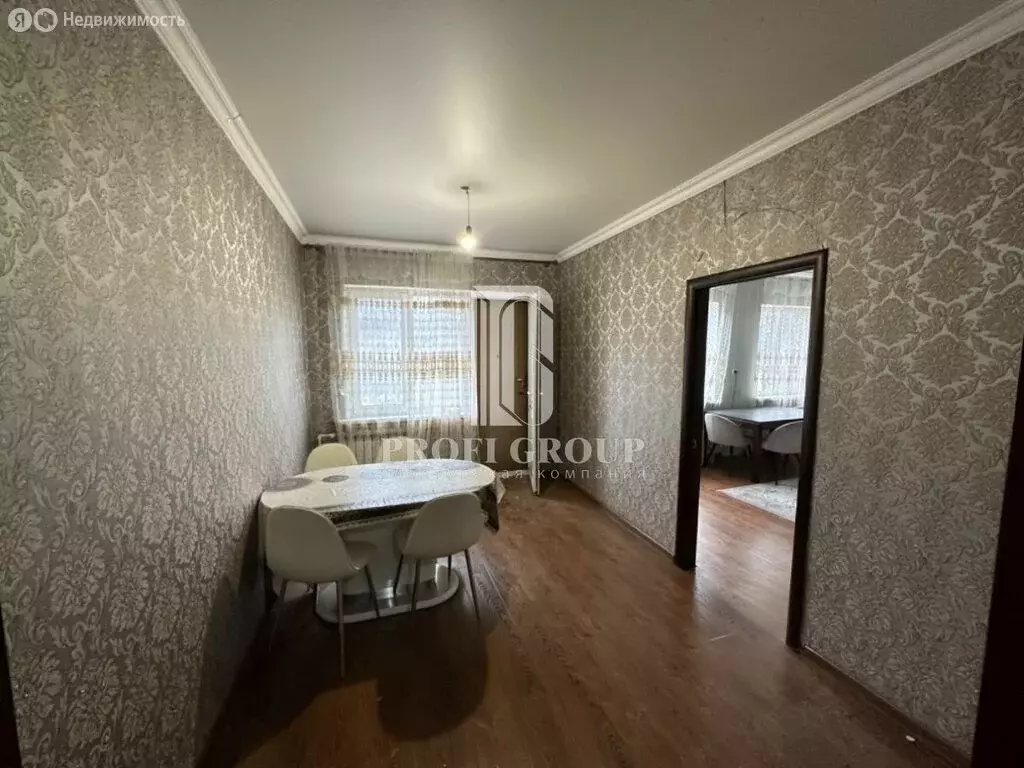 3-комнатная квартира: Махачкала, улица Ирчи Казака, 148 (80 м) - Фото 1