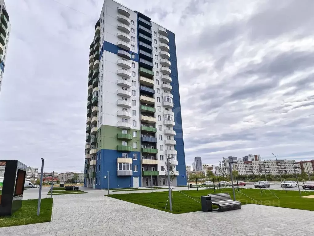 2-к кв. Тюменская область, Тюмень ул. Героев Космоса, 9 (55.8 м) - Фото 1
