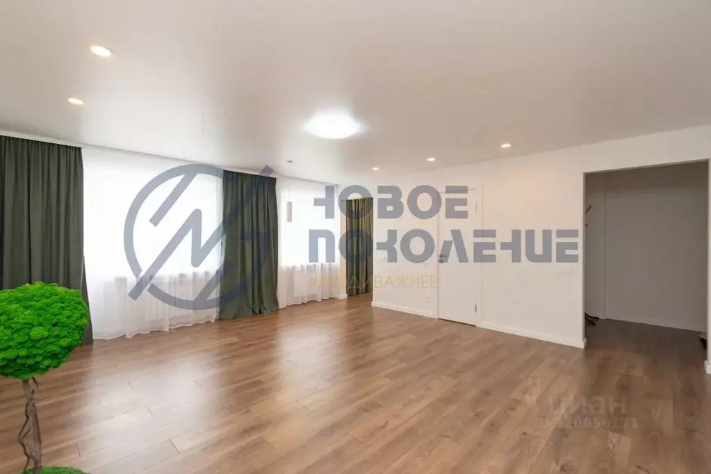 3-к кв. Омская область, Омск ул. Косарева, 34 (66.6 м) - Фото 0