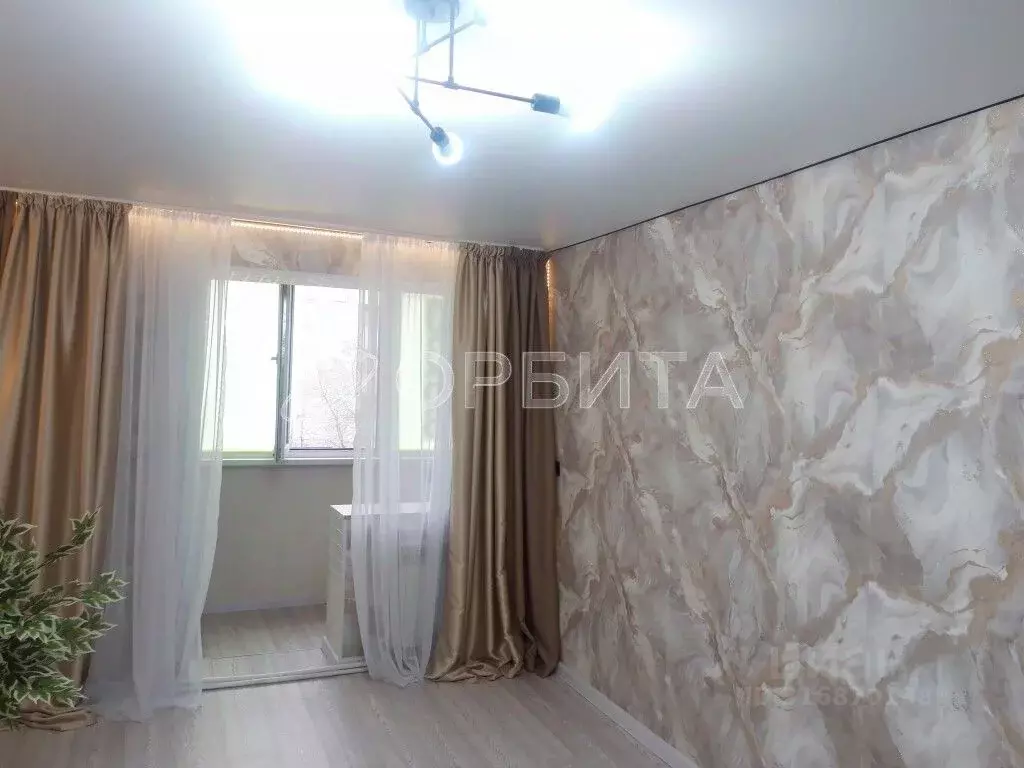 2-к кв. Тюменская область, Тюмень ул. Республики, 239 (36.0 м) - Фото 0