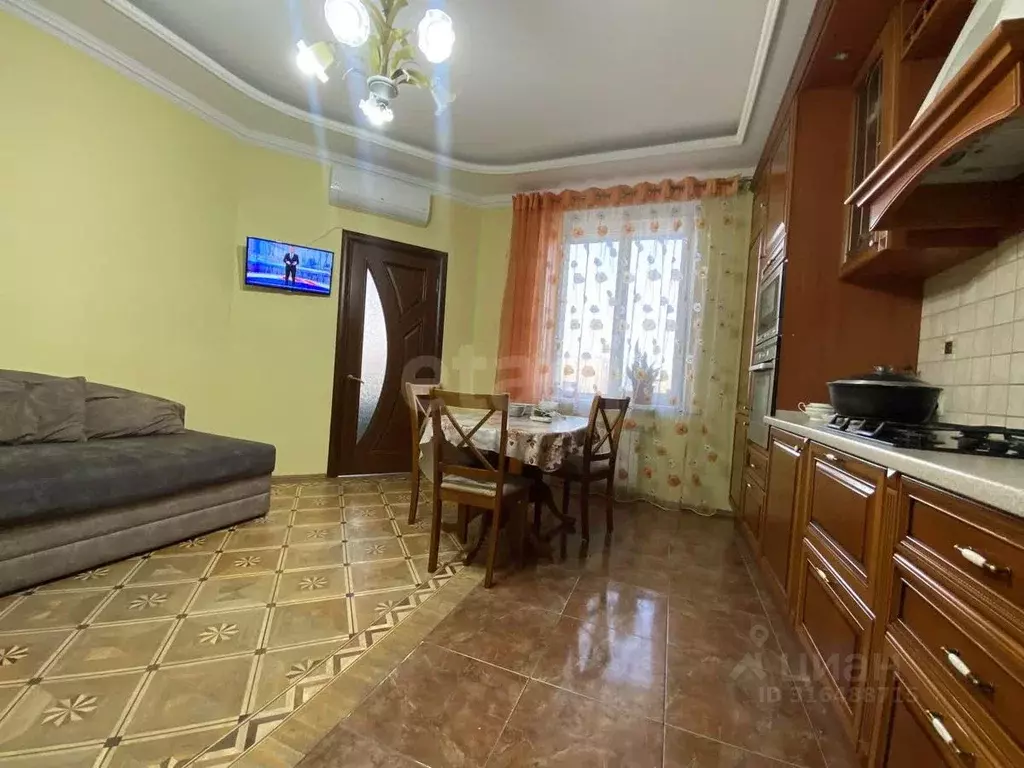 3-к кв. Саратовская область, Саратов ул. 1-я Станционная, 11 (138.0 м) - Фото 0