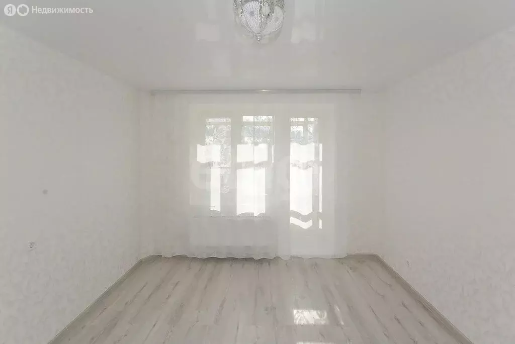 Квартира-студия: Тюмень, улица Андрея Бушуева, 2 (30 м) - Фото 2