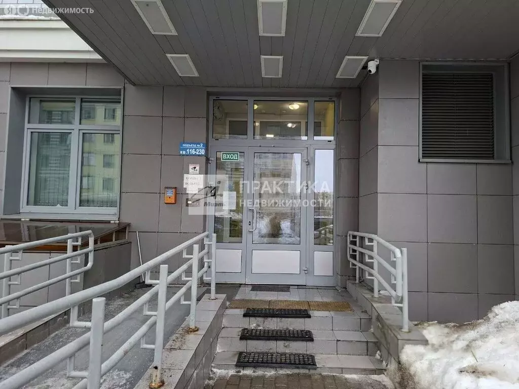 3-комнатная квартира: Москва, улица Адмирала Лазарева, 63 (69 м) - Фото 1