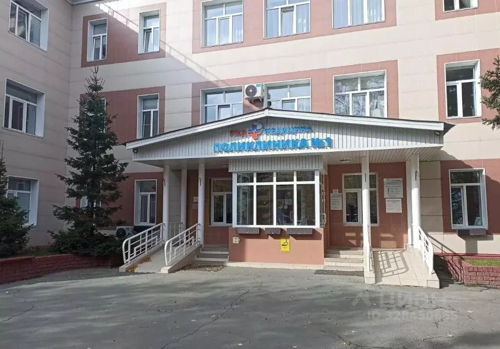 Торговая площадь в Алтайский край, Барнаул просп. Строителей, 14 (1 м) - Фото 1