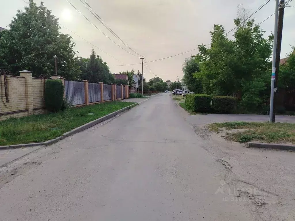 Дом в Волгоградская область, Волжский пос. Рабочий, ул. Хользунова ... - Фото 1