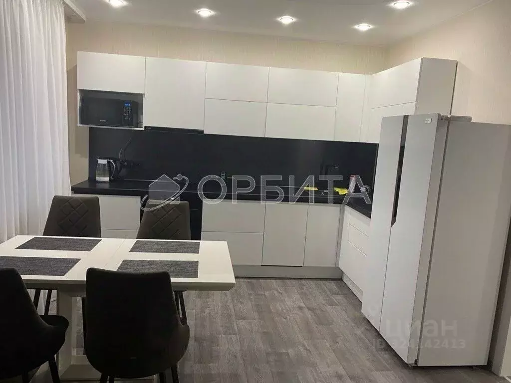 3-к кв. Тюменская область, Тюмень ул. Муравленко, 7 (75.9 м) - Фото 2