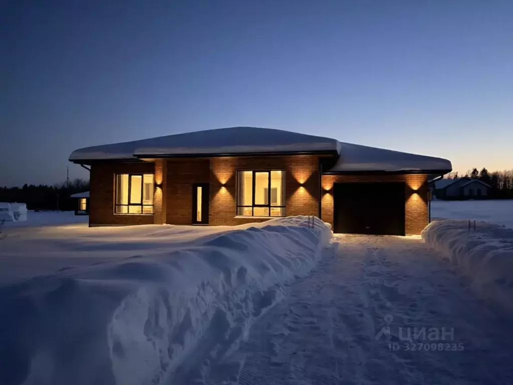 Дом в Калужская область, Жуковский муниципальный округ, д. Рождествено ... - Фото 1