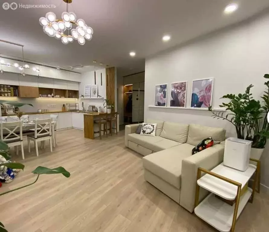 4-комнатная квартира: Якутск, 203-й микрорайон, 30 (100 м) - Фото 1