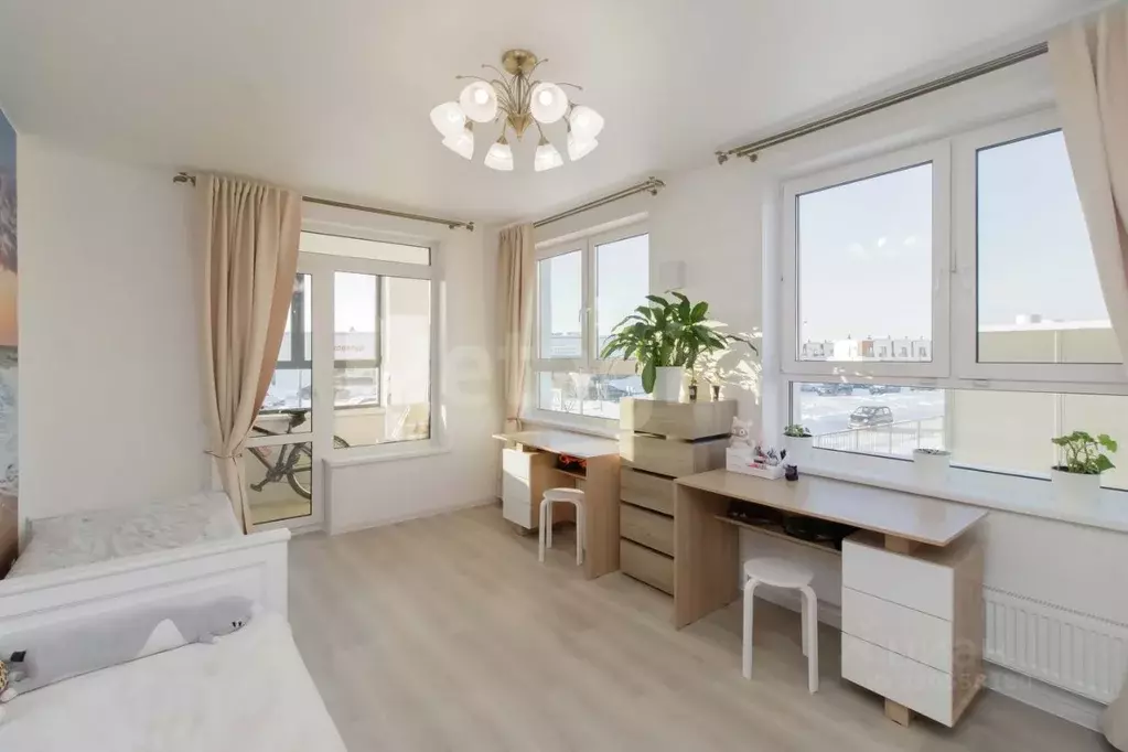 2-к кв. Тюменская область, Тюмень ул. Павла Шарова, 40 (71.1 м) - Фото 1