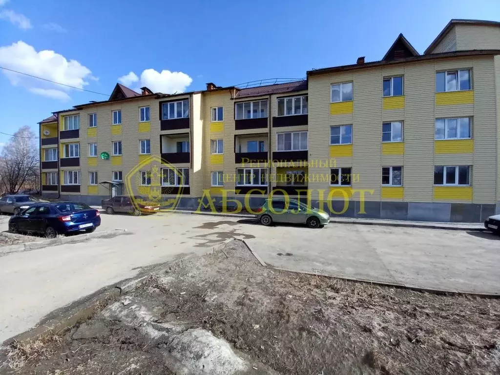 3-к кв. Свердловская область, Дегтярск Озерная ул., 12Б (72.0 м) - Фото 0