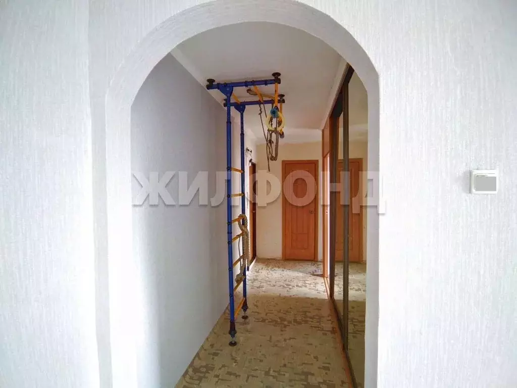 3-к кв. Новосибирская область, Новосибирск ул. Есенина, 10 (59.0 м) - Фото 0