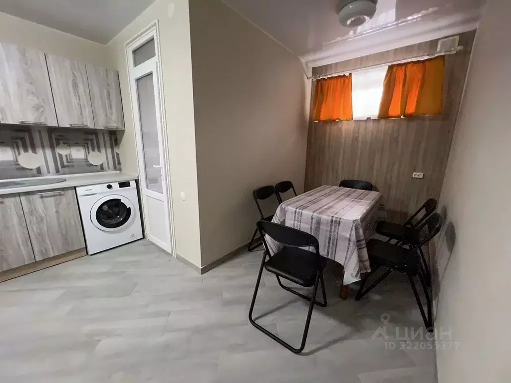 3-к кв. Крым, Симферополь ул. Хайри Эмир-Заде, 11 (150.0 м) - Фото 1