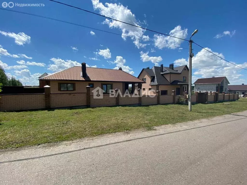 Дом в Майский, улица Суворова, 25 (250 м) - Фото 1
