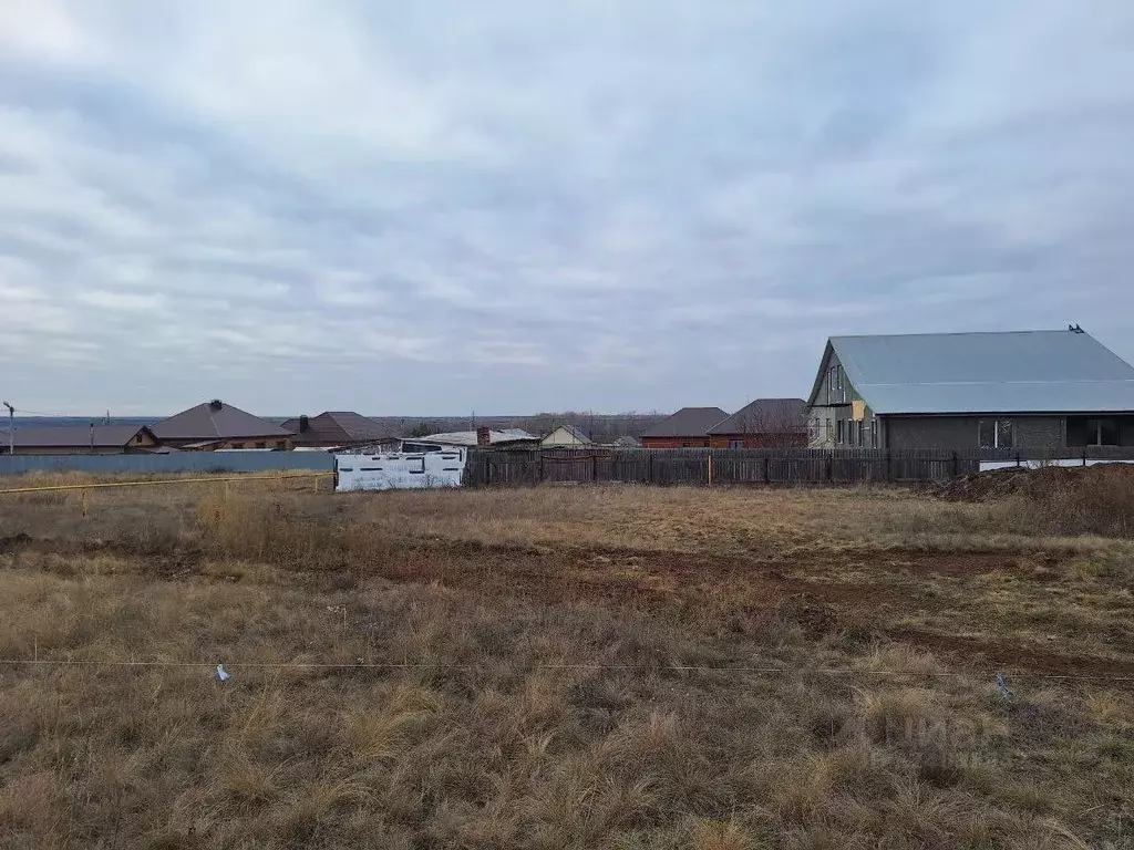 Участок в Оренбургская область, Оренбургский район, пос. Чкалов ул. ... - Фото 1